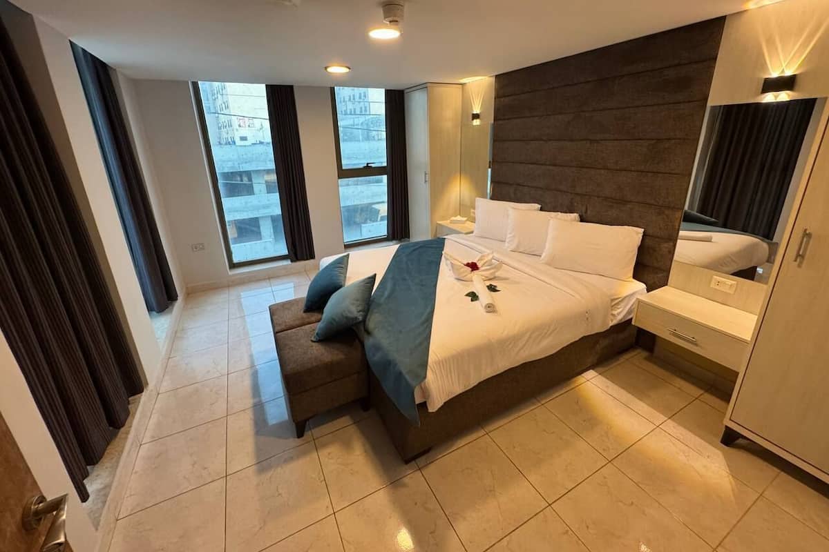 Deluxe tweepersoonskamer, 1 slaapkamer, balkon, uitzicht op stad | Lakens van Egyptisch katoen, luxe beddengoed, pillowtop-bedden