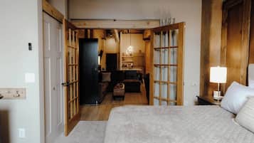 3 habitaciones, tabla de planchar con plancha y cuna de viaje