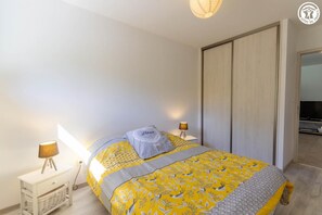 3 chambres, fer et planche à repasser, lit parapluie, Wi-Fi gratuit