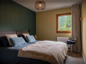 3 habitaciones, tabla de planchar con plancha, wifi y ropa de cama 