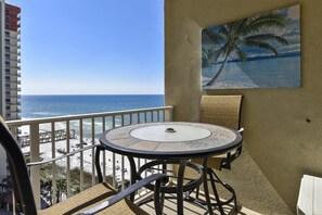 Outdoor dining - Shores of Panama 1206 - Amazing Studio. Free Fun! Sleeps 3. (Panama City Beach)