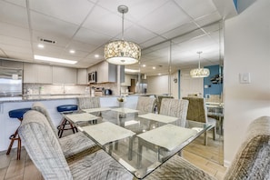 Dining - Sugar Beach A6-Lovely 4 bedroom 3 bath Condo. Sleeps 11. (Panama City Beach)