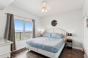 1 slaapkamer, een strijkplank/strijkijzer, internet, beddengoed