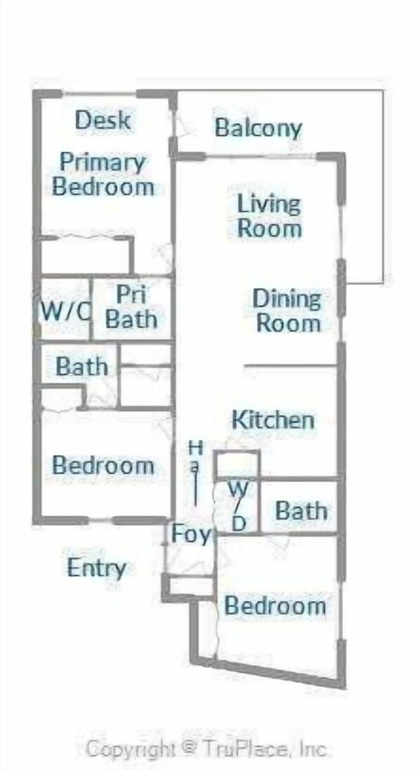 Plano de planta de una casa que muestra habitaciones identificadas, incluyendo un balcón, dormitorio principal, comedor, cocina y entrada.