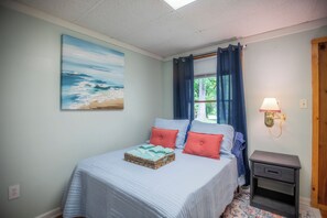 3 bedrooms, iron/ironing board, WiFi, bed sheets - Amazing Cabin Hot Tub 3 Beds Gatlinburg Aquarium Attractions Arial Tram (Gatlinburg)