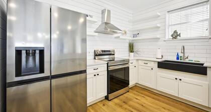 Just Beachy - 5 Bedroom / 5 Bathroom Beach Front Home! Sleeps 20