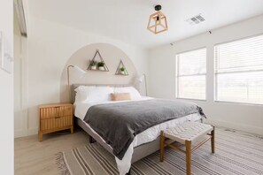 3 bedrooms, iron/ironing board, free WiFi, bed sheets