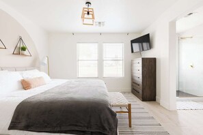 3 عدّة غرف نوم ومكواة/لوح كي وواي فاي مجانًا وملاءات أسرّة