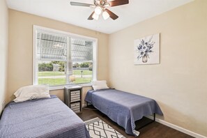 3 soverom, strykejern/-brett, wi-fi (inkludert) og sengetøy