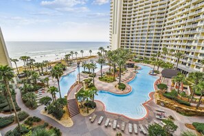 Alberca techada y alberca climatizada