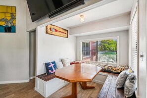 Interior - Grand Oaks - 2 Bedroom/1 Bath Private Home.  Dog Friendly! (Panama City Beach)