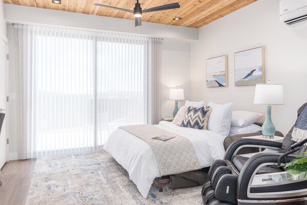 Tabla de planchar con plancha, wifi y ropa de cama 