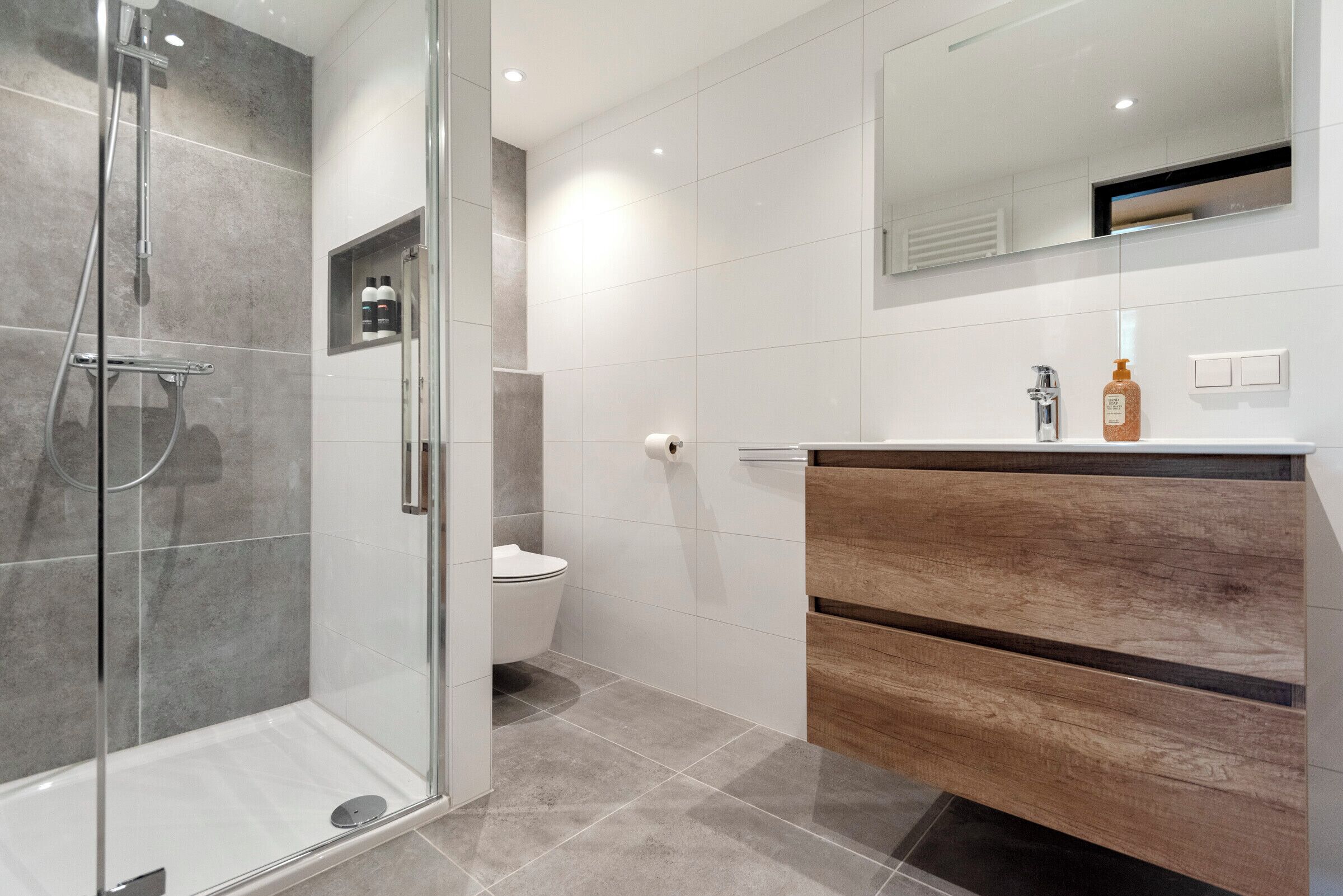 Shower, towels