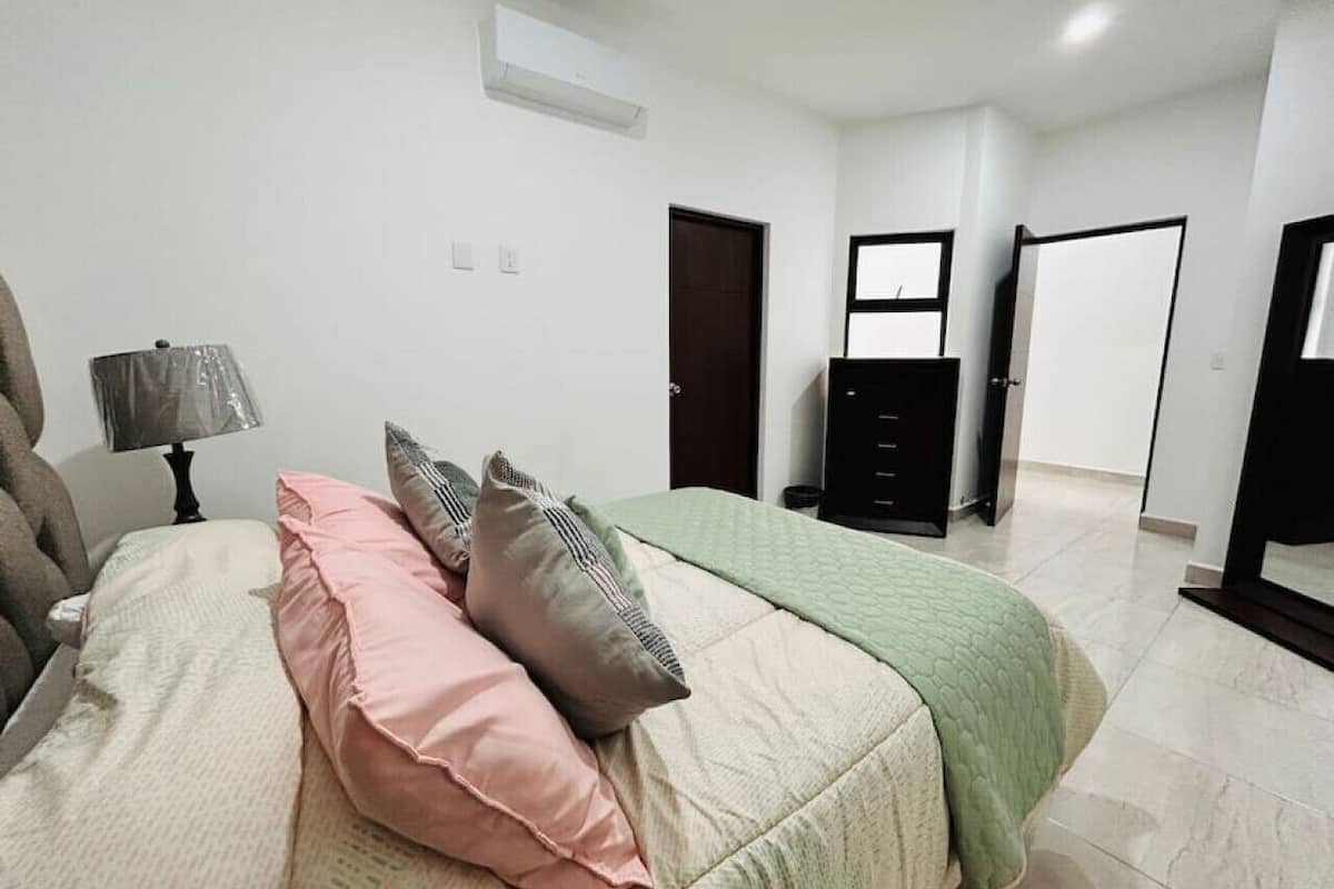 Aleman 13 · Central apartment near the beach | Blackout curtains, iron/ironing board, free WiFi