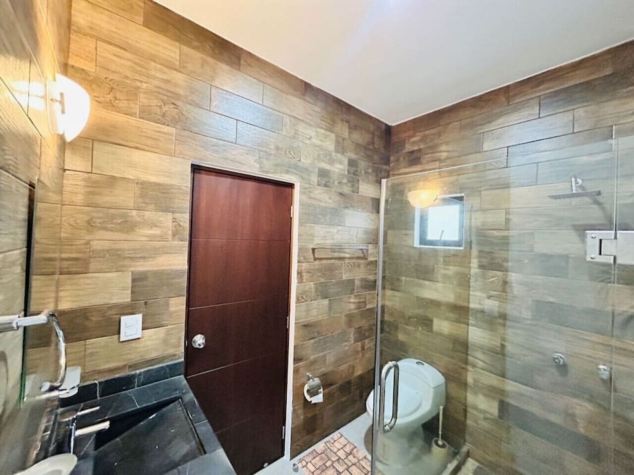 Aleman 13 · Central apartment near the beach | ห้องน้ำ | ผ้าเช็ดตัว, สบู่, ยาสระผม, กระดาษชำระ