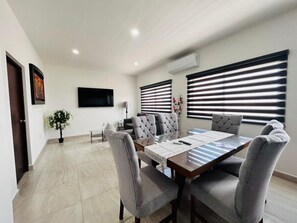 Aleman 13 · Central apartment near the beach | Living area