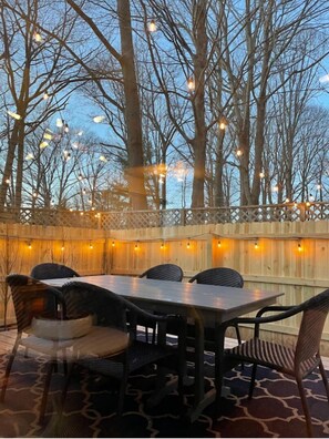 Outdoor dining - Pet friendly, 3 bed/2ba home minutes from downtown/Ivy House/beach/bike trail. (Saugatuck)