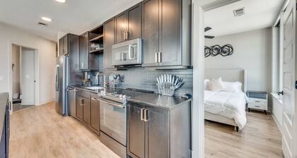 Stunning 2 bedroom highrise deep ellum Dallas