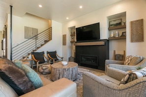 Smart TV, fireplace