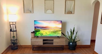 Charming 2-bedroom house with AC, WiFi in tranquil Camp Hill