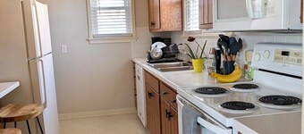 Charming 2-bedroom house with AC, WiFi in tranquil Camp Hill