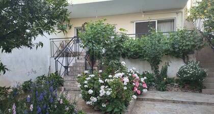 Chic 1-bedroom apartment near Athens airport with AC, WiFi