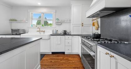 Walk to Town, Sauna + Cold Plunge, Chef’s Kitchen, Central AC, Backyard