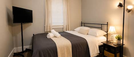 2 bedrooms, iron/ironing board, WiFi, bed sheets