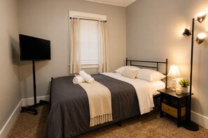 2 bedrooms, iron/ironing board, WiFi, bed sheets