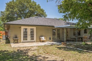 Exterior - Austin Getaway - Barton Creek, Downtown, Airport, Natural Springs Pool (Austin)