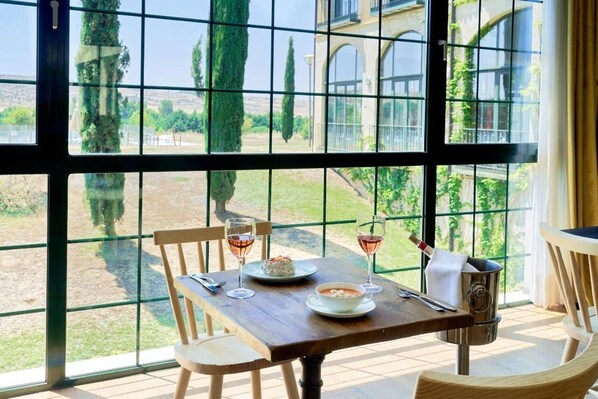 Dining - Escape to a Spacious Room Surrounded by Beautiful Gardens (Cebreros)