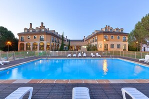 Pool - Escape to a Spacious Room Surrounded by Beautiful Gardens (Cebreros)