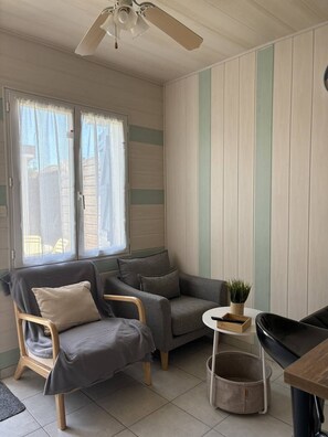 TV - Small house for 2 people (MIMIZAN PLAGE)