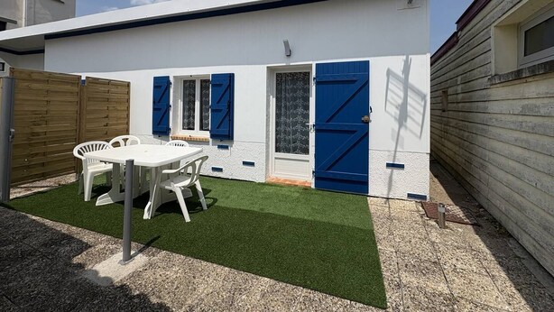 Outdoor dining - 1-room cottage for 3 people with terrace near the beach in Mimizan (MIMIZAN PLAGE)