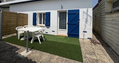 1-room cottage for 3 people with terrace near the beach in Mimizan