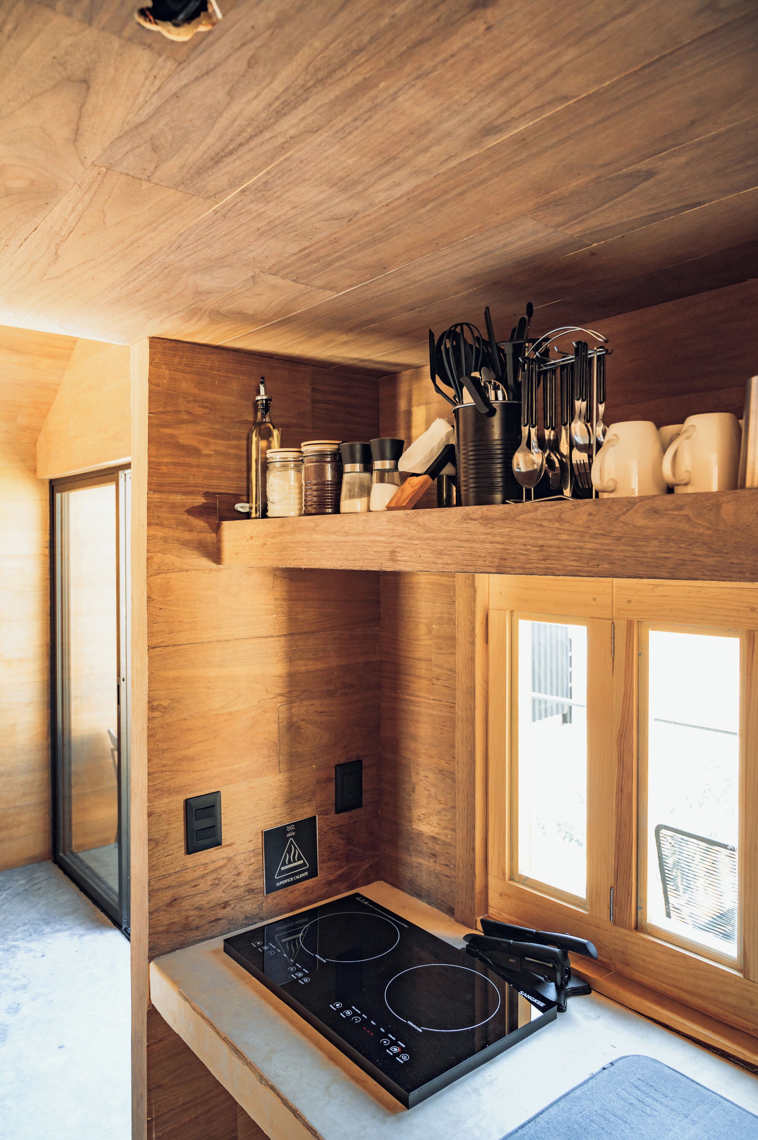 Design-hytte | Privat køkken | Minikøleskab, espressomaskine, køkkentøj/tallerkener/redskaber