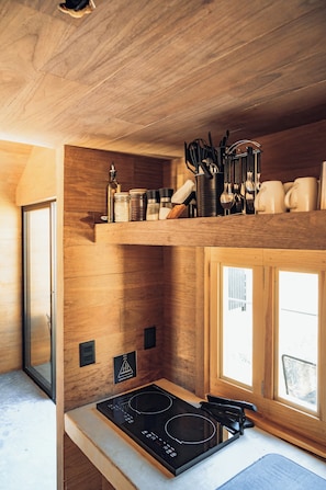 Design Cabin | Private kitchen | Mini-fridge, espresso maker, cookware/dishes/utensils - Wander Cabins Dehe (Cadereyta de Montes)