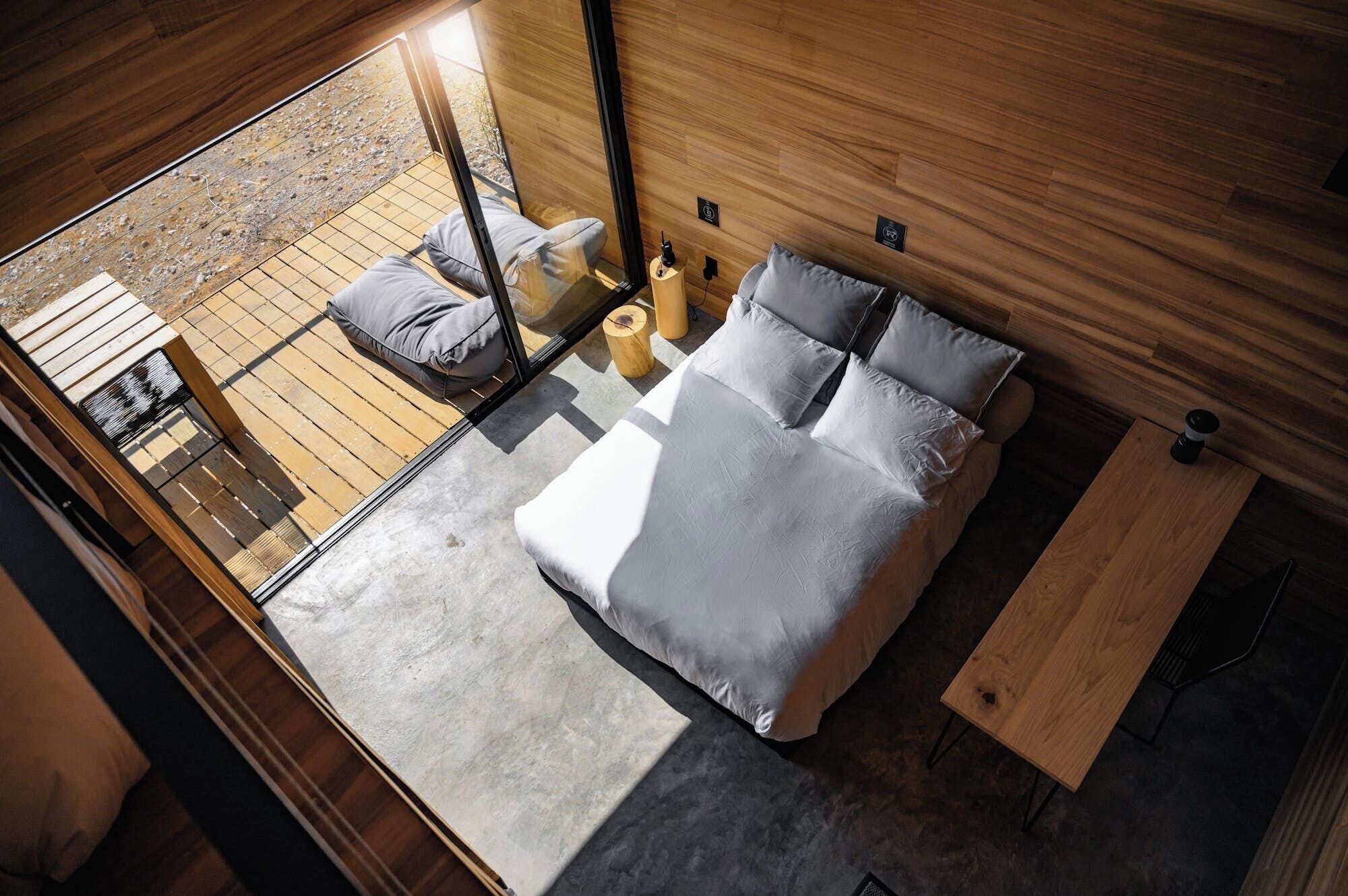 Laptop workspace, free WiFi, bed sheets