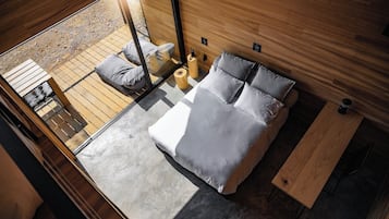 Espacio para trabajar con laptop, wifi gratis y ropa de cama