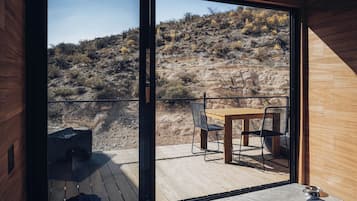Klassiek huisje, balkon, uitzicht op meer | Een laptopwerkplek, gratis wifi, beddengoed
