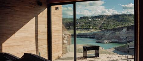 Classic Cabin, Balcony, Lake View | Laptop workspace, free WiFi, bed sheets