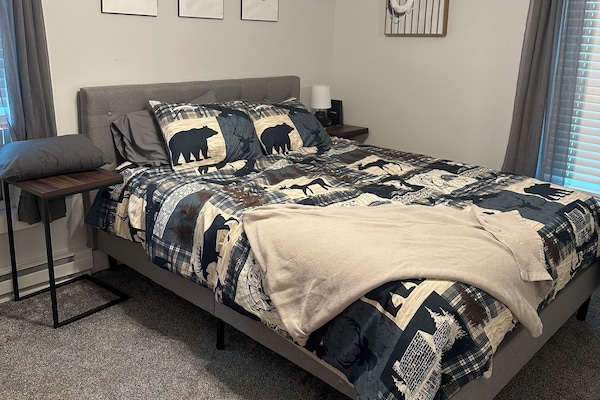 2 makuuhuonetta, työpöytä, ilmainen Wi-Fi