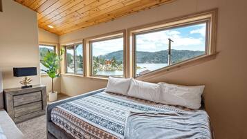 House, 3 Bedrooms, Pets Allowed, Lake View | Free WiFi