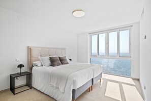 6 bedrooms, free WiFi, bed sheets - The Ivory Escape (Torreguadiaro)