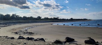 Welcome to Blue Haven: Comfort and Charm~Steps from the Beach!