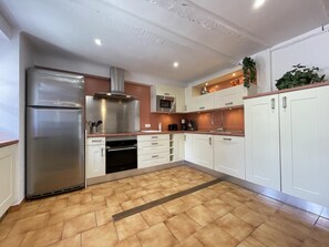 Fridge, microwave, dishwasher