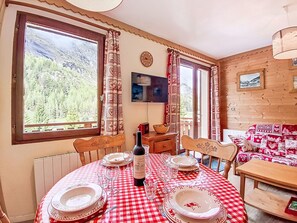Dining - Le Balcon des Brevières by Interhome (Tignes)