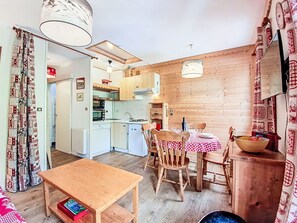 Dining - Le Balcon des Brevières by Interhome (Tignes)