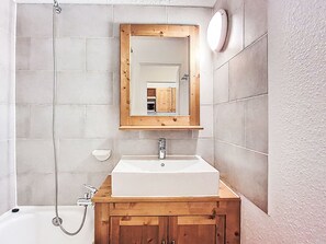 Bathroom - Rond Point des Pistes (Val Claret) by Interhome (Tignes)