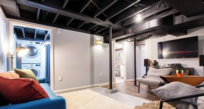 7 min to KY Derby-Sleeps 10! Fitness Room, Fully Fenced Yard